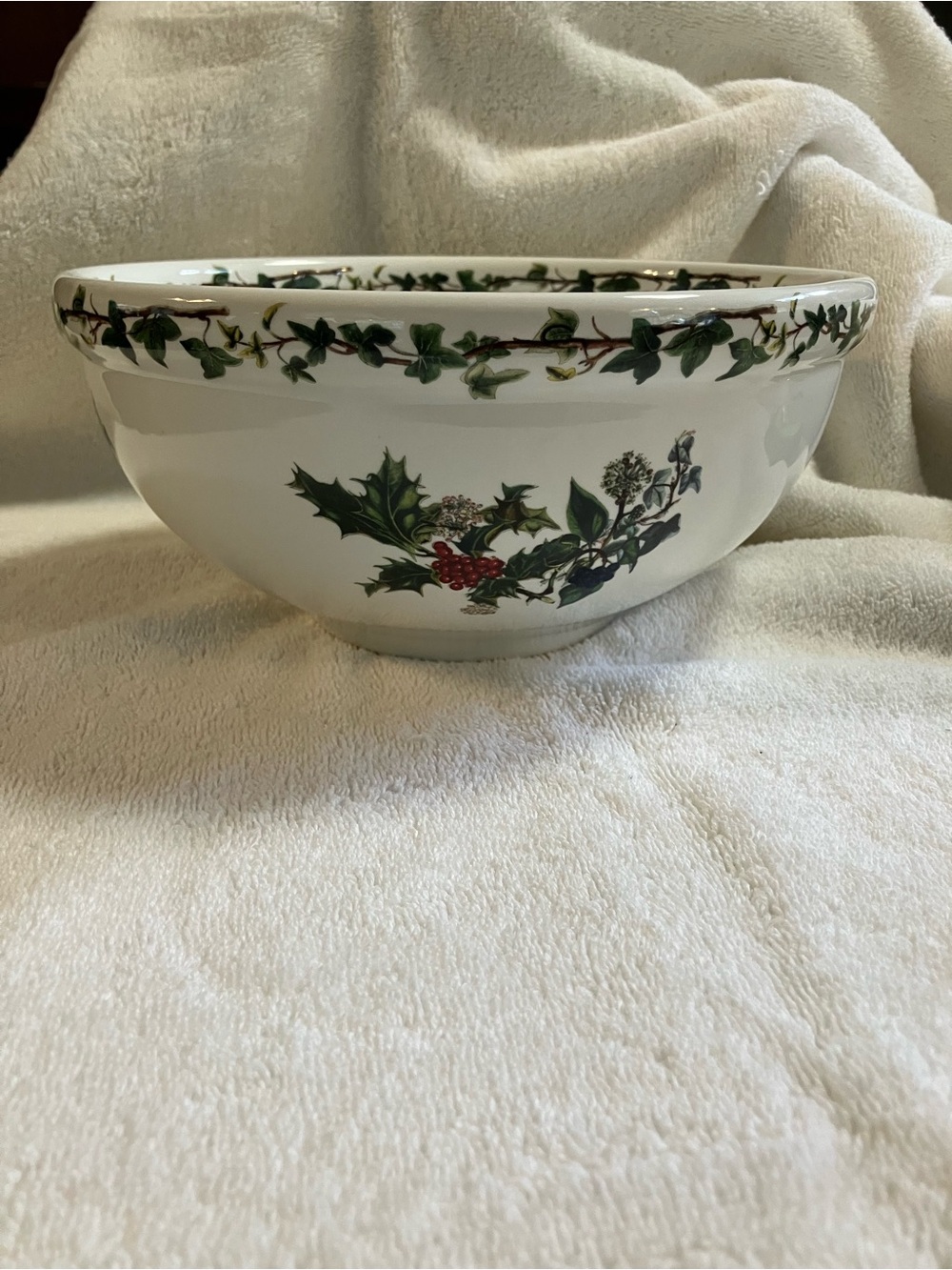 vintage 1995 Portmeirion "The Holly & The Ivy" ceramic bowl
